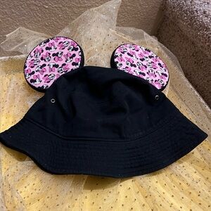 Disney Bucket hat with Minnie Mouse themed ears in great condition
